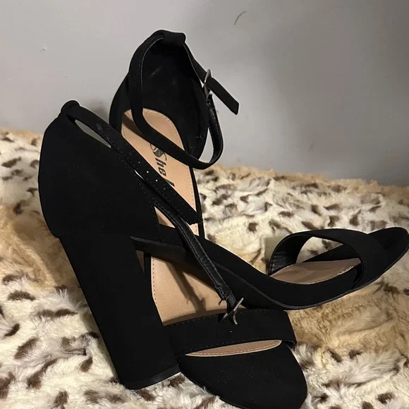 SHEIN Black Strappy Heels - Picture 2 of 4
